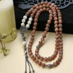A 99-bead rosary for those with refined taste, made of high-purity Sunstone.